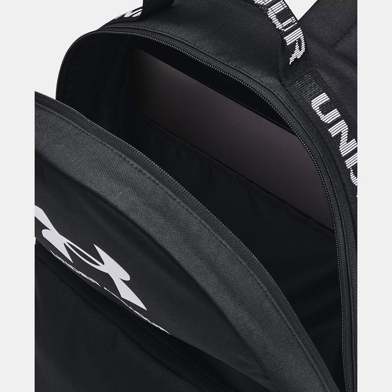 Рюкзак спортивный  Loudon Backpack, полиэстер Under Armour 1378415-001 черно-белый 1600_1600
